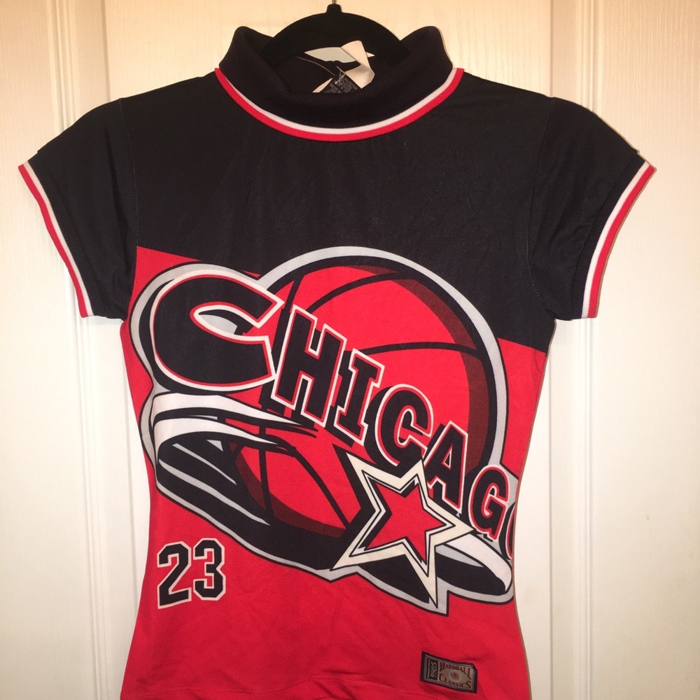 ✨ FREE WITH PURCHASE ✨Chicago basketball shirt sm